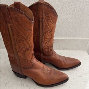 Frye cognac color boots in excellent condition